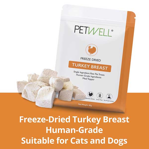 Freeze-dried turkey breast hypoallergenic treats for dogs and cats by PetWell. Human grade treats