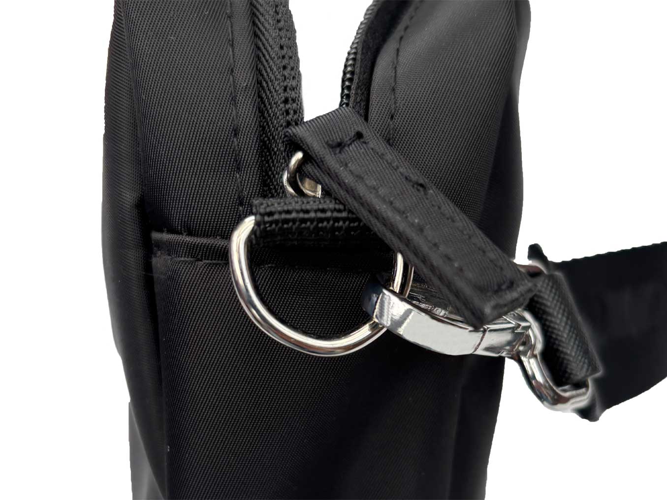 Walk-for-PetWellness-dog-walking-bag-treat-zip-closeup